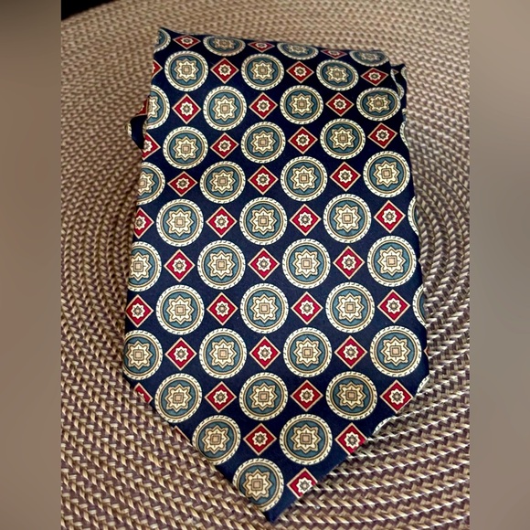 RENE’ CHAGAL HAND MADE GREEN NAVY SILK TIE  57” by 4” PATTERNED CIRCLES - Picture 2 of 7
